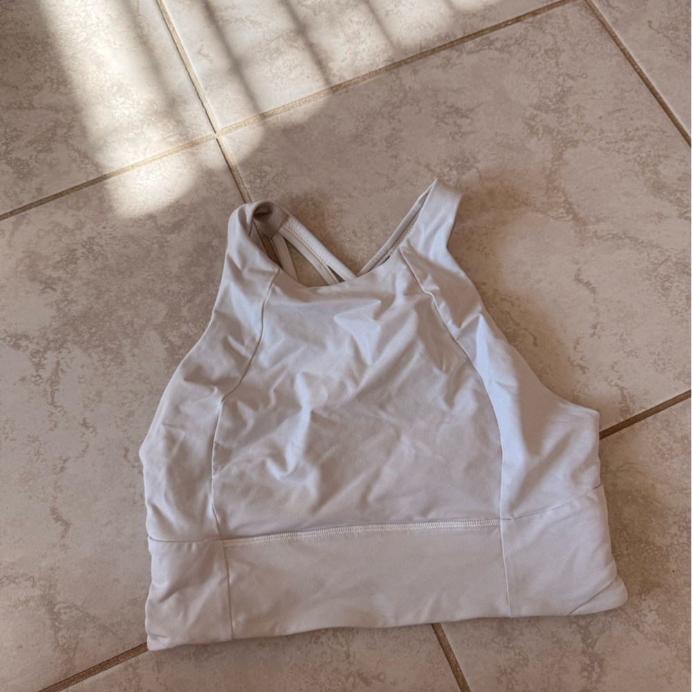 White lululemon sports bra